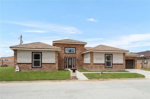 Photo of 1127 Fairway Lane, Harlingen, TX 78552 (MLS # 497387)