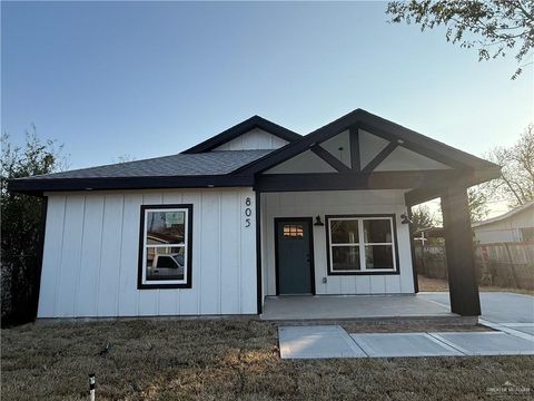 Photo of 805 W Bowe Street, Pharr, TX 78577 (MLS # 491304)