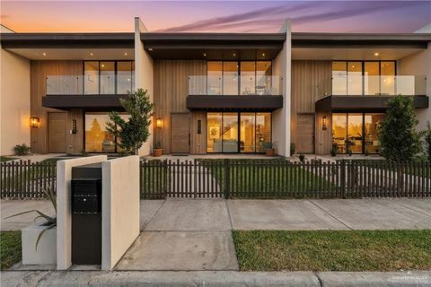 Townhouse For Sale - 1404 S 7th Avenue<br/> Edinburg, TX 78539