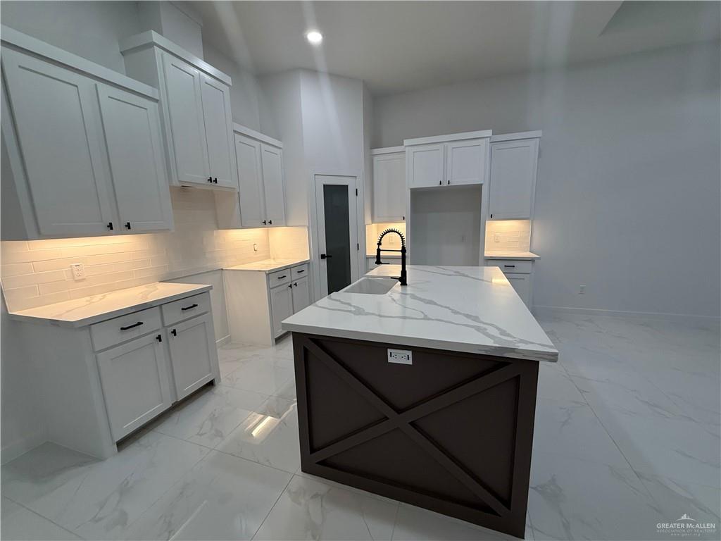 1008 W Riviera Lane, Edinburg, Texas image 9
