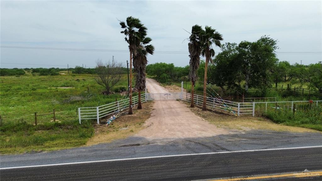 105 Las Primas Road, Encino, Texas image 1