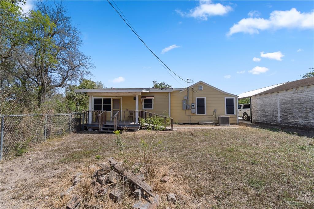 615 Iowa Street, Mercedes, Texas image 2