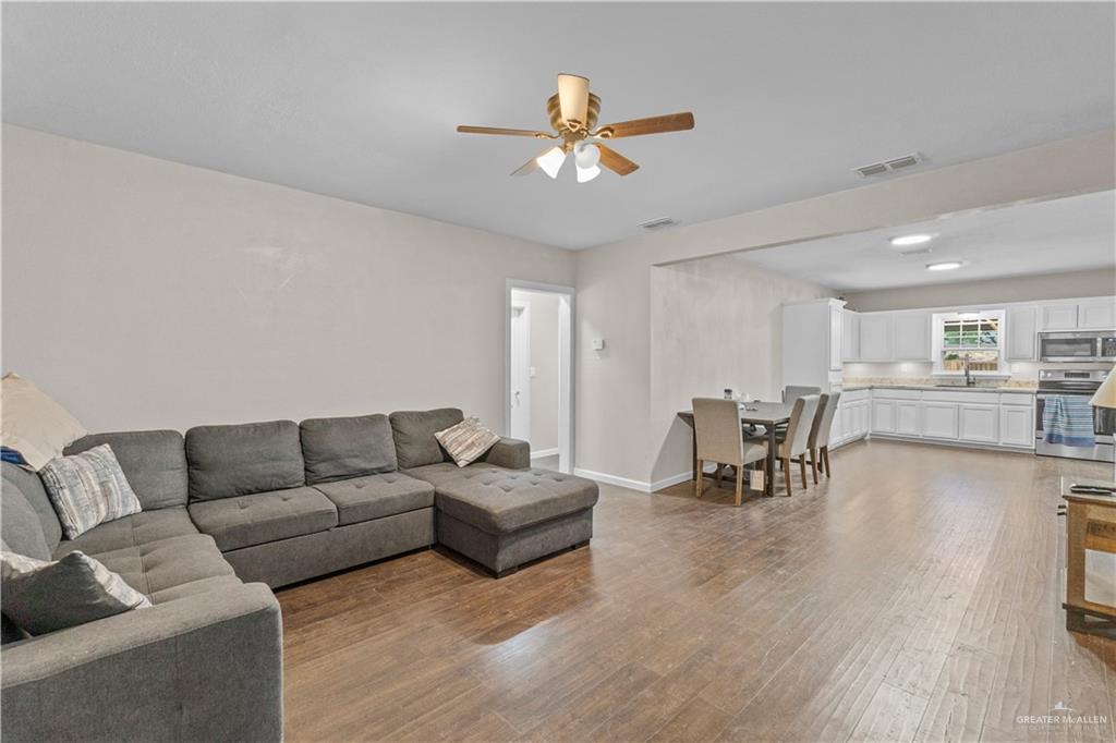 615 Iowa Street, Mercedes, Texas image 10