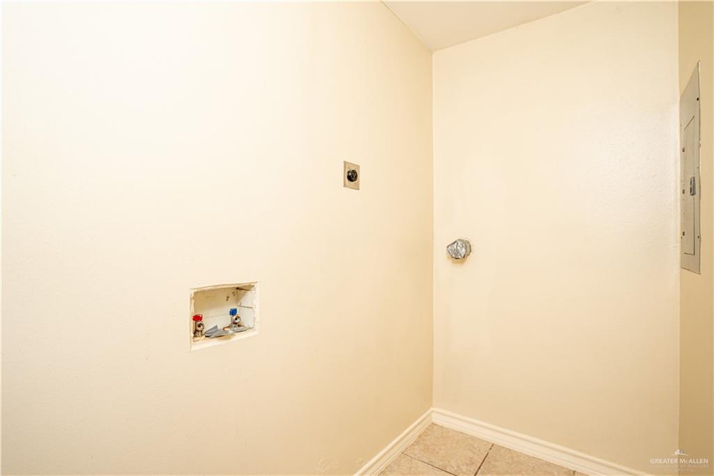 3103 Spanish Palms Drive, Mercedes, Texas image 11