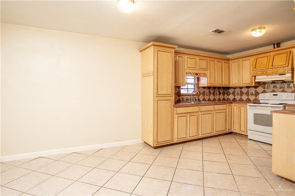 3103 Spanish Palms Drive, Mercedes, Texas image 3