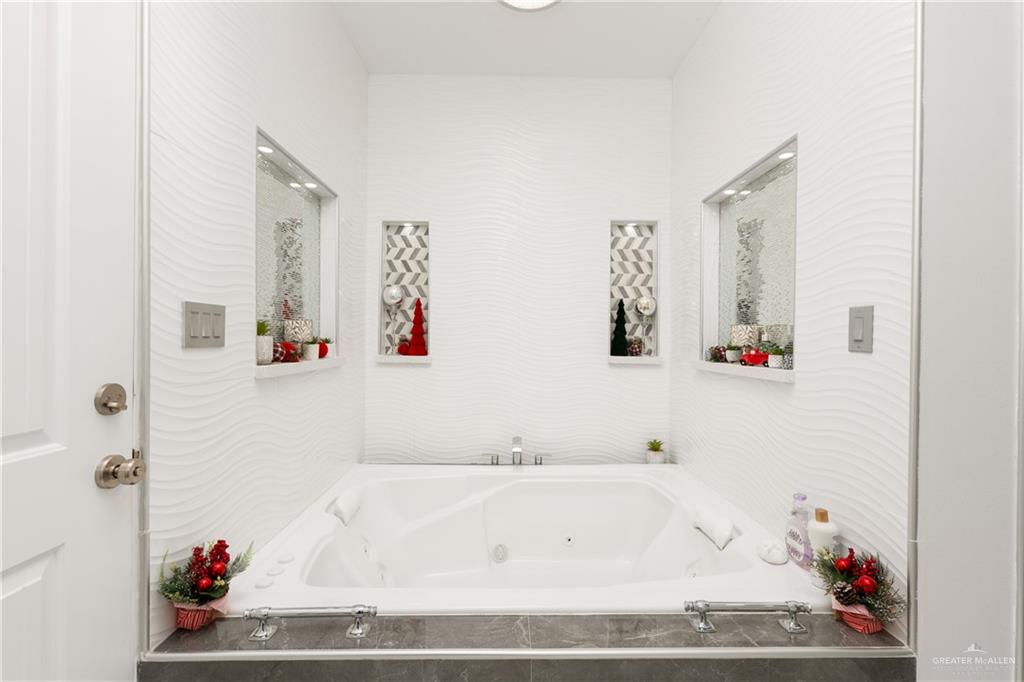 3108 E Bella Vista Avenue, Alton, Texas image 10