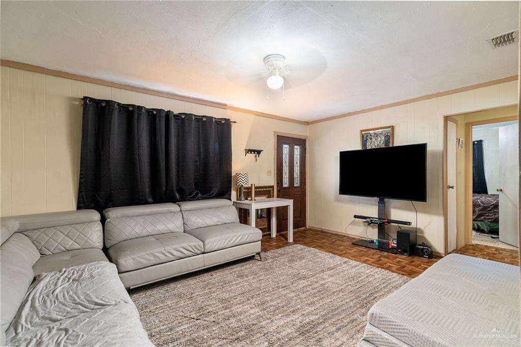 1237 W Hackberry Avenue, Alamo, Texas image 4