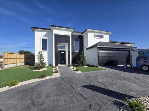 Photo of 2606 Crisantema Street, Mission, TX 78574 (MLS # 497648)