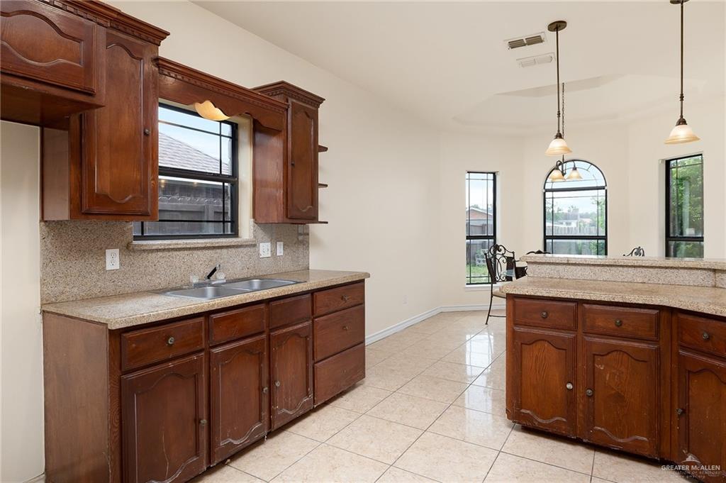 1502 N Popotillo Avenue, Edinburg, Texas image 6