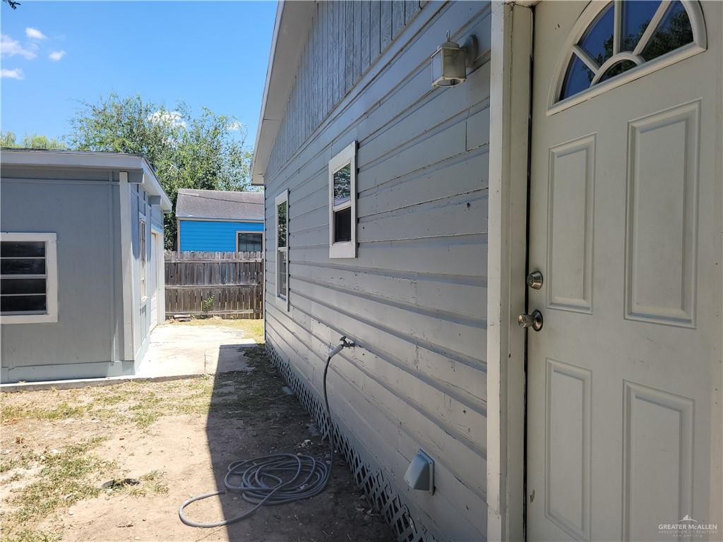 315 W Samano Street