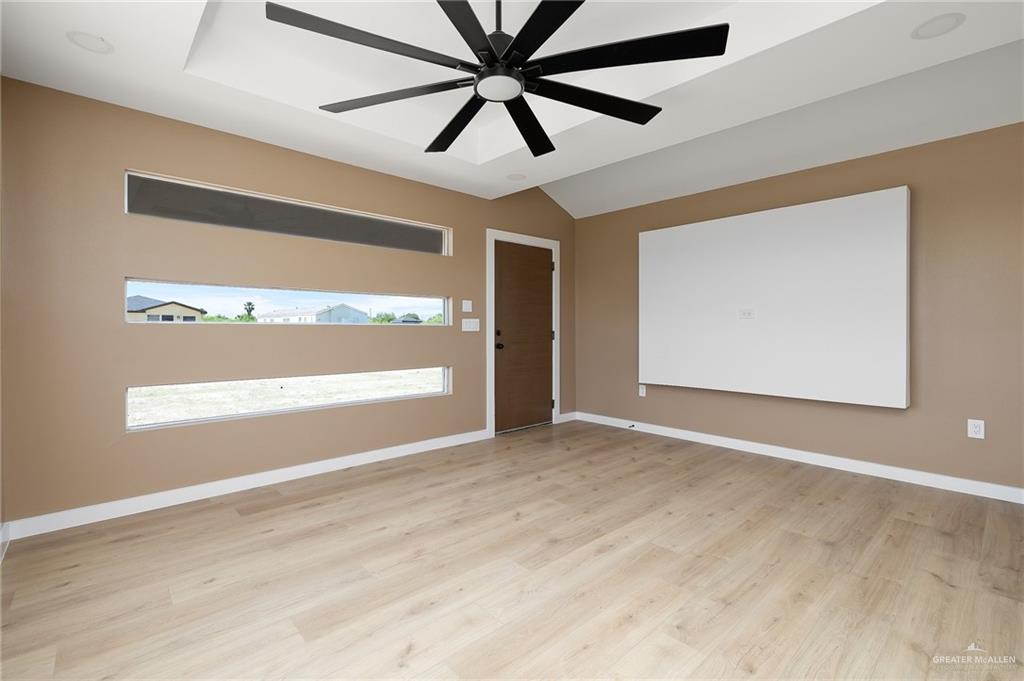 512 Amalia Avenue, Edinburg, Texas image 6
