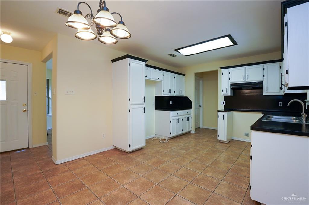 409 Beech Avenue, Donna, Texas image 11