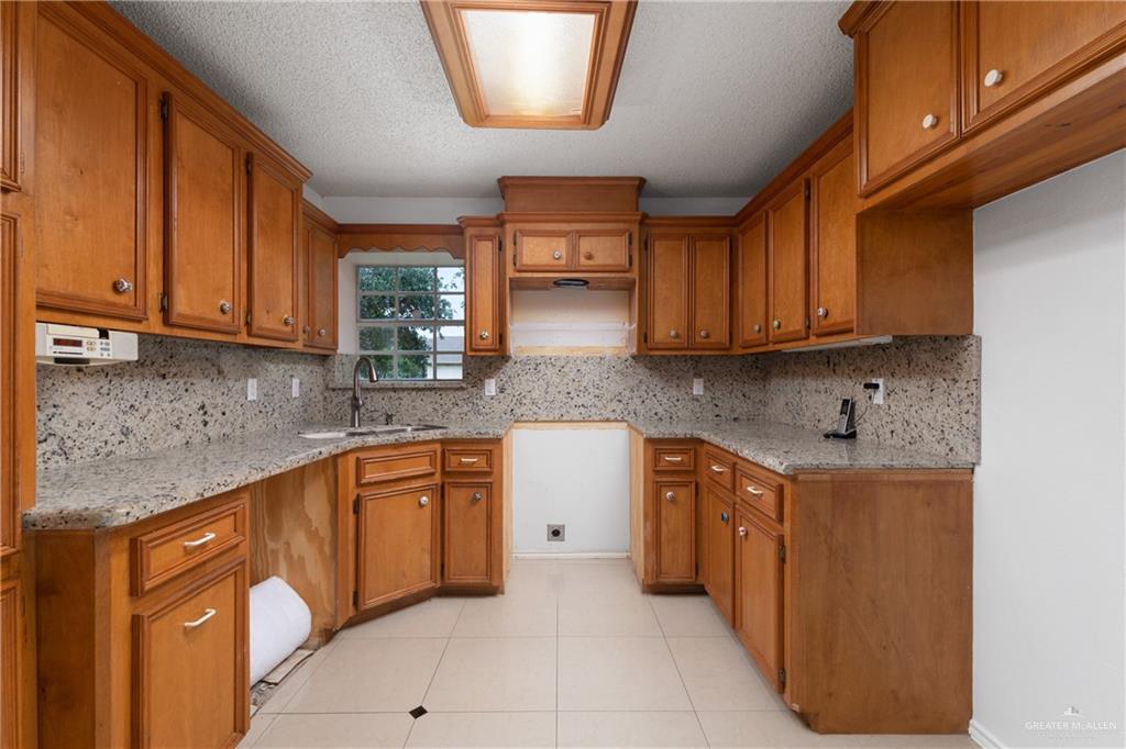 1548 Chipinque Drive, Brownsville, Texas image 5