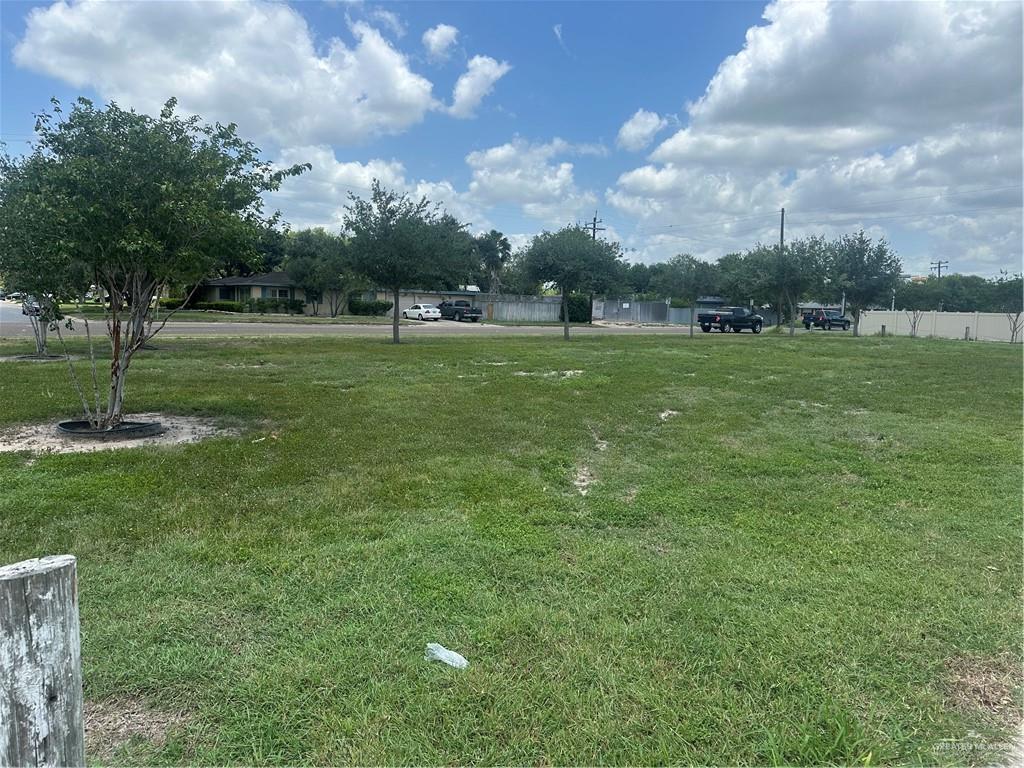 1222 13th Street, Harlingen, Texas image 3
