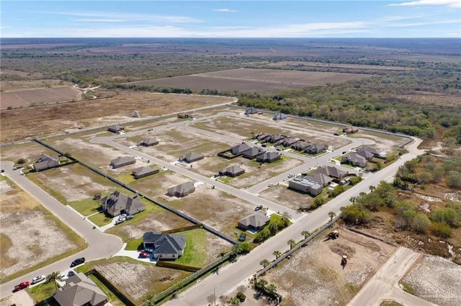 202 Paradise Street, Rio Grande City, Texas image 2