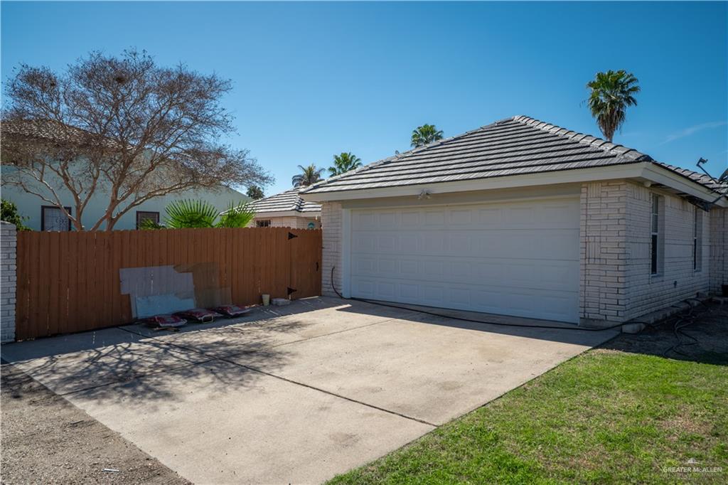 3822 B Shea, Weslaco, Texas image 32