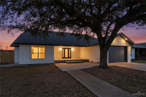 Photo of 829 W White Avenue, Raymondville, TX 78580 (MLS # 490625)