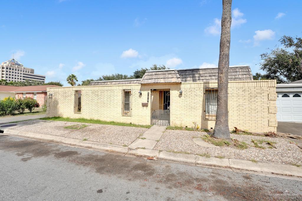704 Kerry Lane, McAllen, Texas image 3