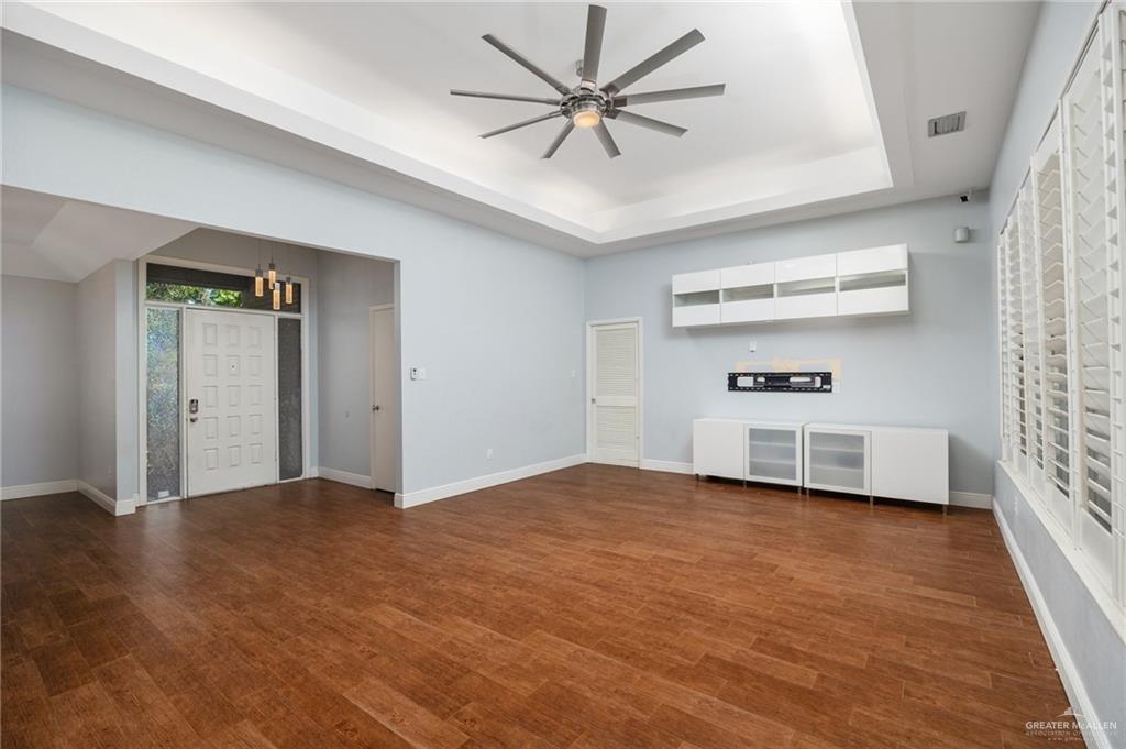 208 E Lark Avenue, McAllen, Texas image 2