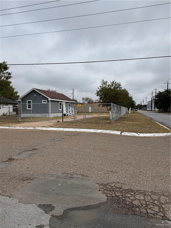 602 N Extrumberto Solis Street, Elsa, Texas image 2