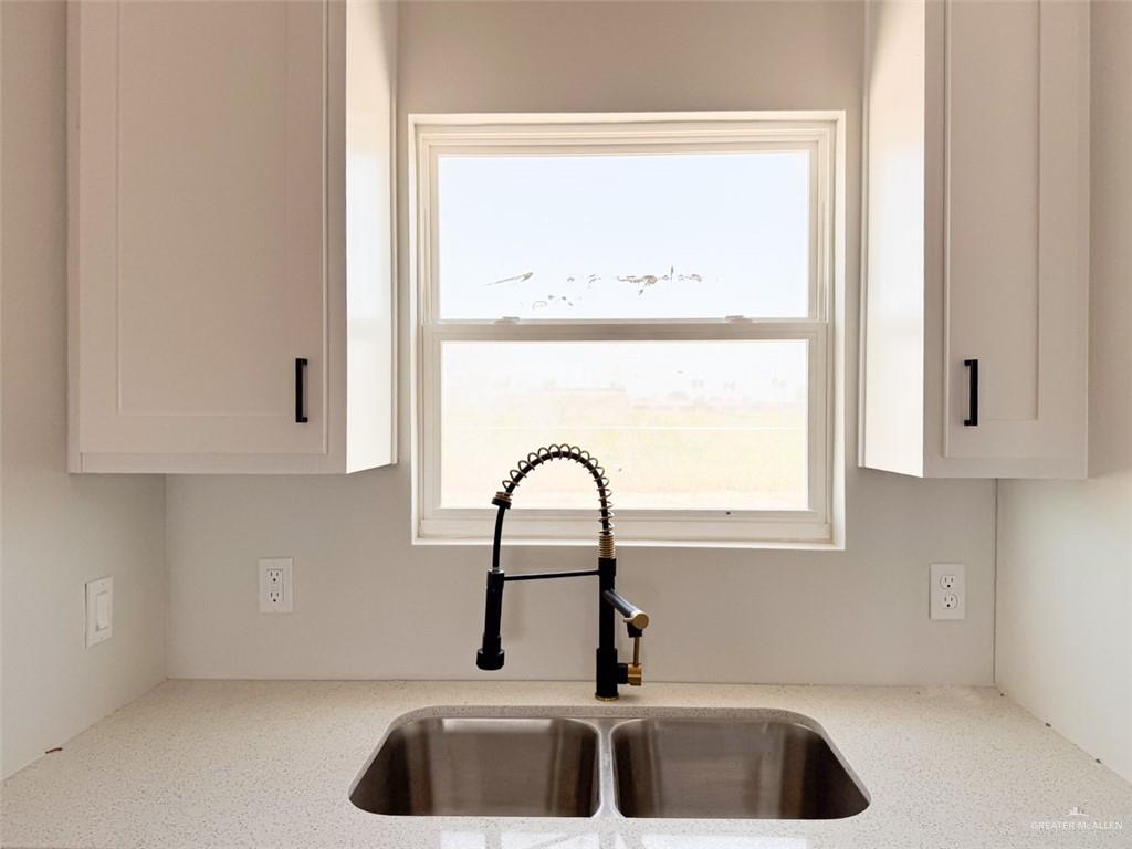 2708 Dishoso Avenue, Donna, Texas image 14