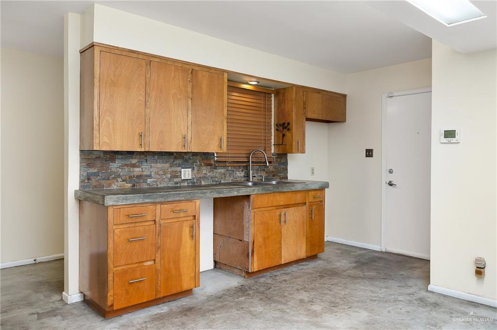904 W 8th Street, Weslaco, Texas image 6