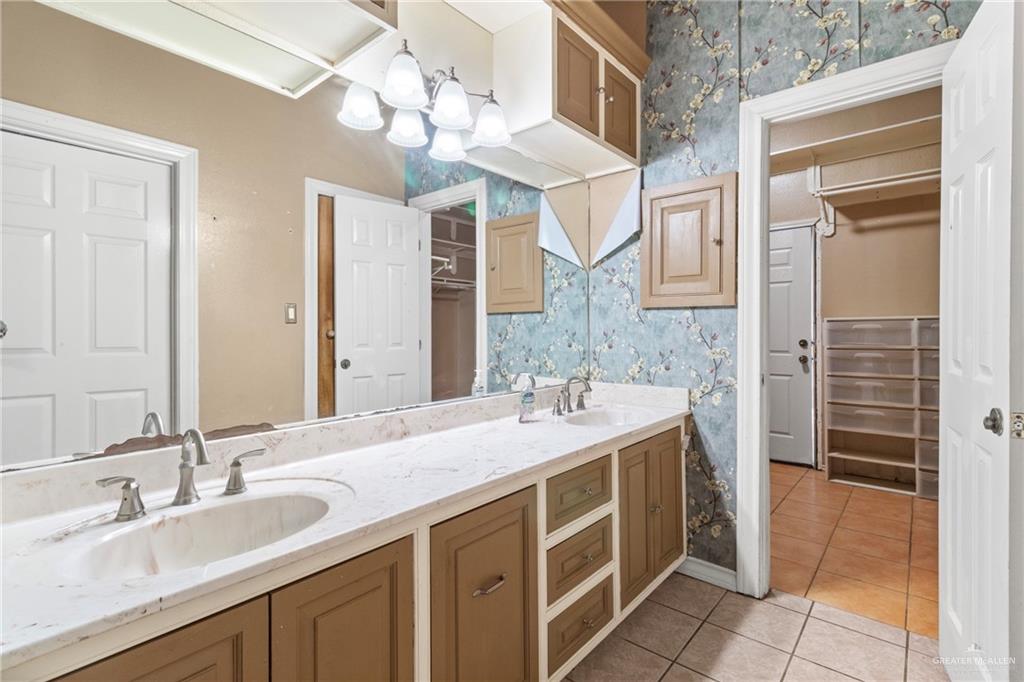 2107 S Victoria Road, Donna, Texas image 6