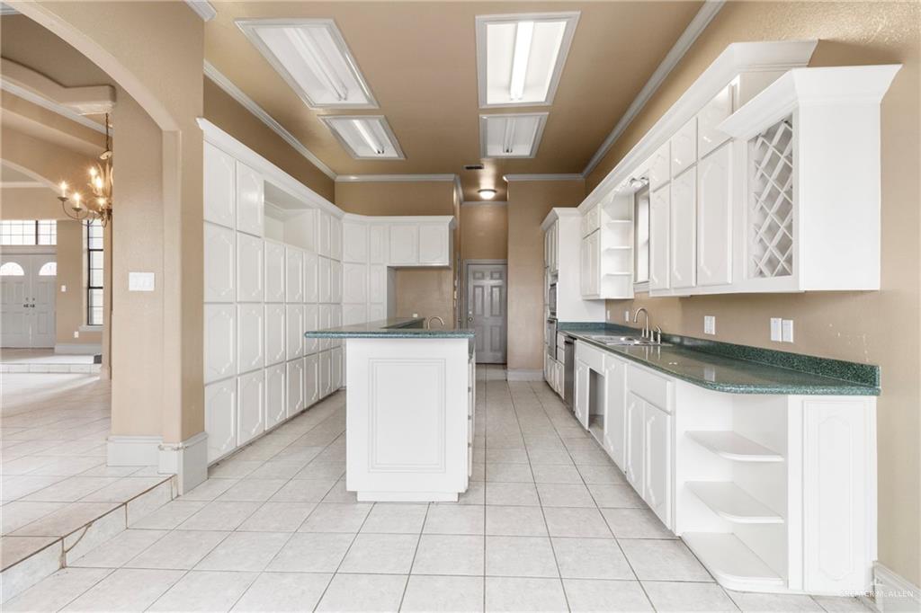 2107 S Victoria Road, Donna, Texas image 3