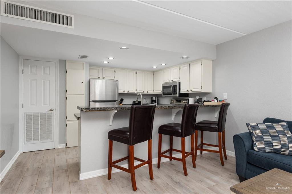 110 E Pompano Street E 202