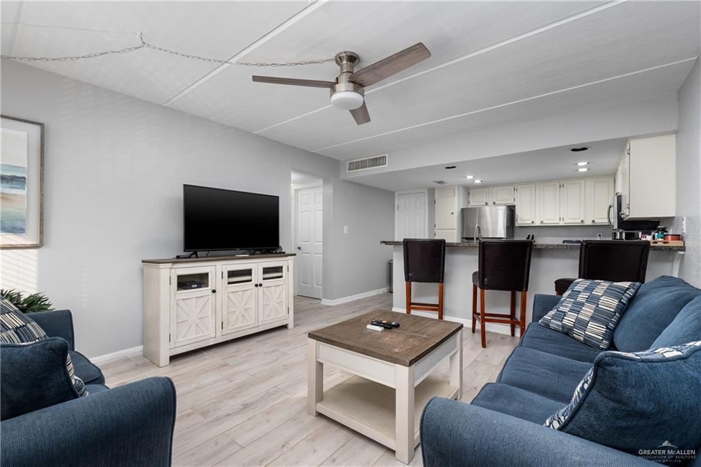 110 E Pompano Street E 202