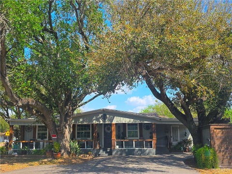 Homes For Sale - 943 W Bowie Avenue<br/> Alamo, TX 78516