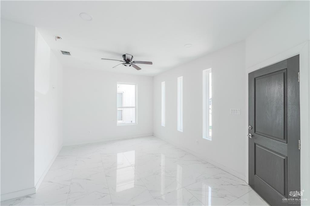 429 3 1/2 Street, La Joya, Texas image 3
