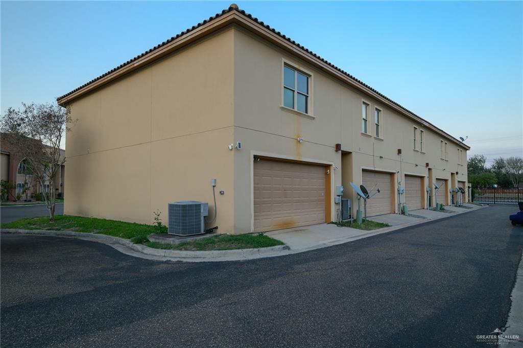 217 Robin Avenue, McAllen, Texas image 32