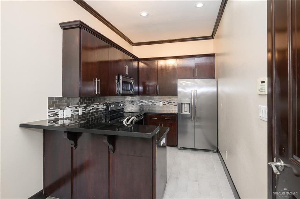 217 Robin Avenue, McAllen, Texas image 2