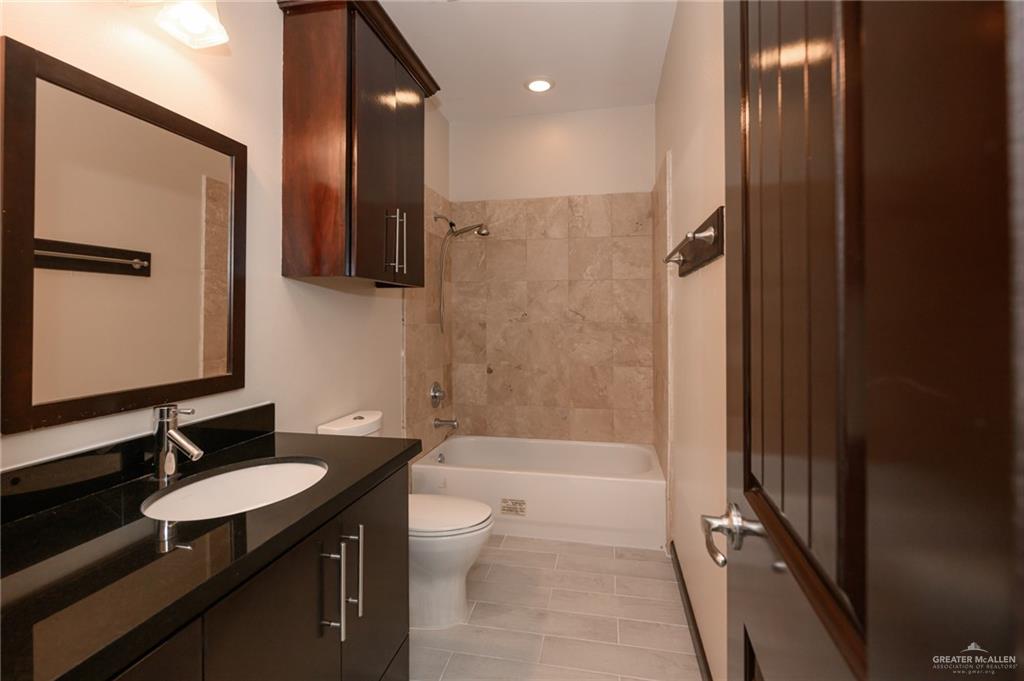217 Robin Avenue, McAllen, Texas image 17