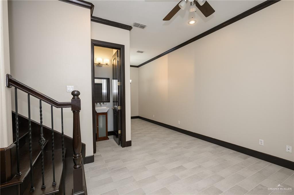 217 Robin Avenue, McAllen, Texas image 12