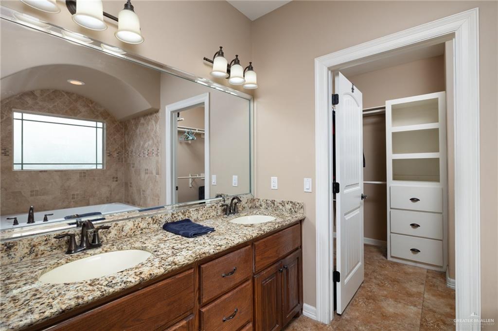 3432 Northern Lights Avenue, Edinburg, Texas image 9