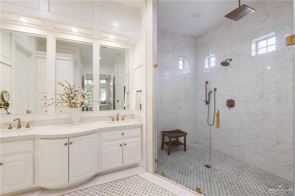 Picture for the property 482538, 4 beds, 6 baths