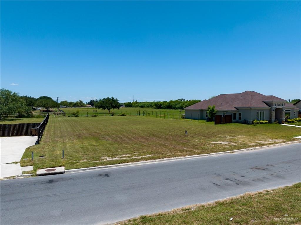 812 Splendor Boulevard, Edinburg, Texas image 2