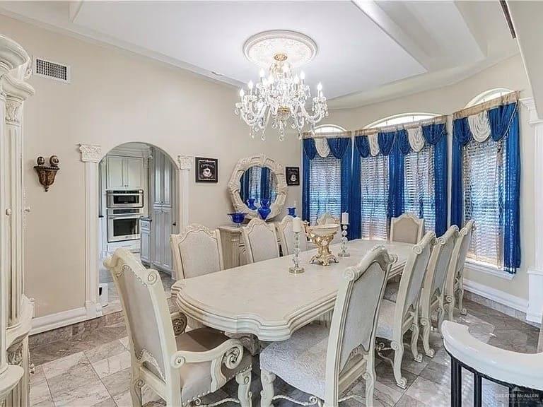 908-932 S Cesar Chavez Road S