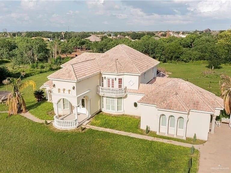 908-932 S Cesar Chavez Road S