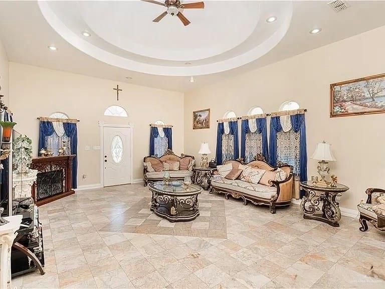 908-932 S Cesar Chavez Road S