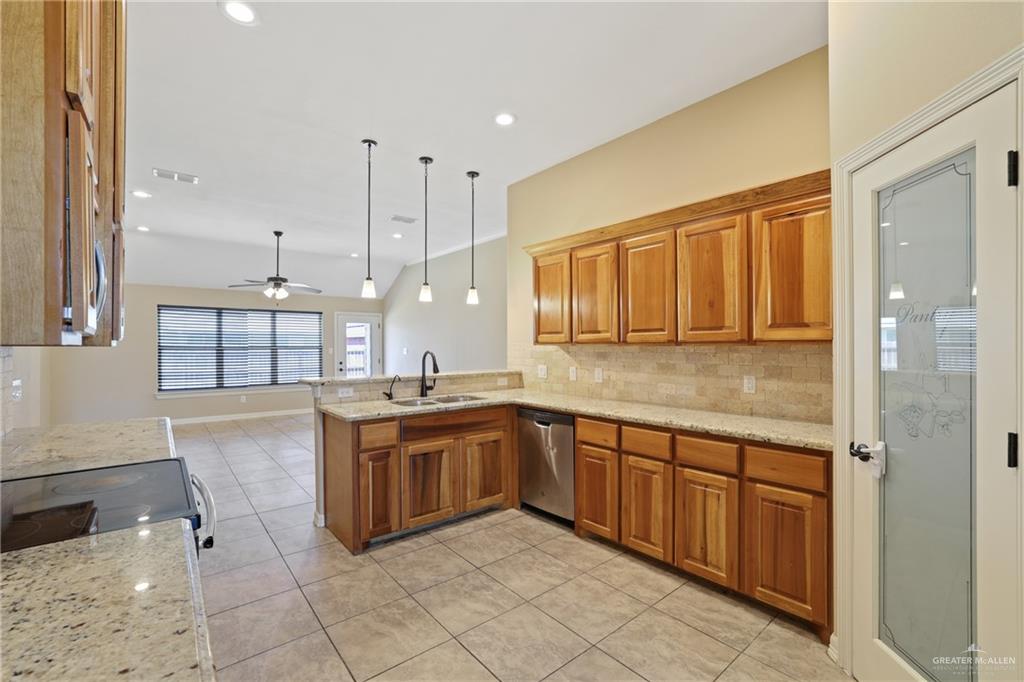 2205 Water Willow Drive, Weslaco, Texas image 10