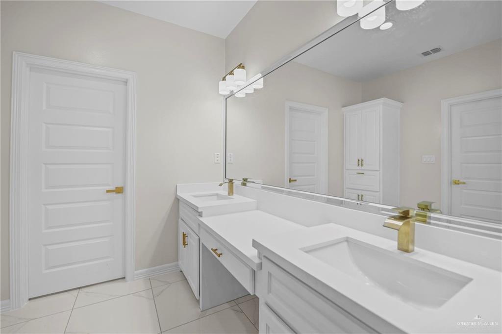 3003 E Palo Blanco Street, Hidalgo, Texas image 11