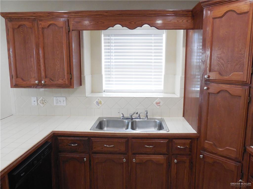 Edinburg, Texas 78541, United States, 3 Bedrooms Bedrooms, ,2 BathroomsBathrooms,Residential,Active,9243