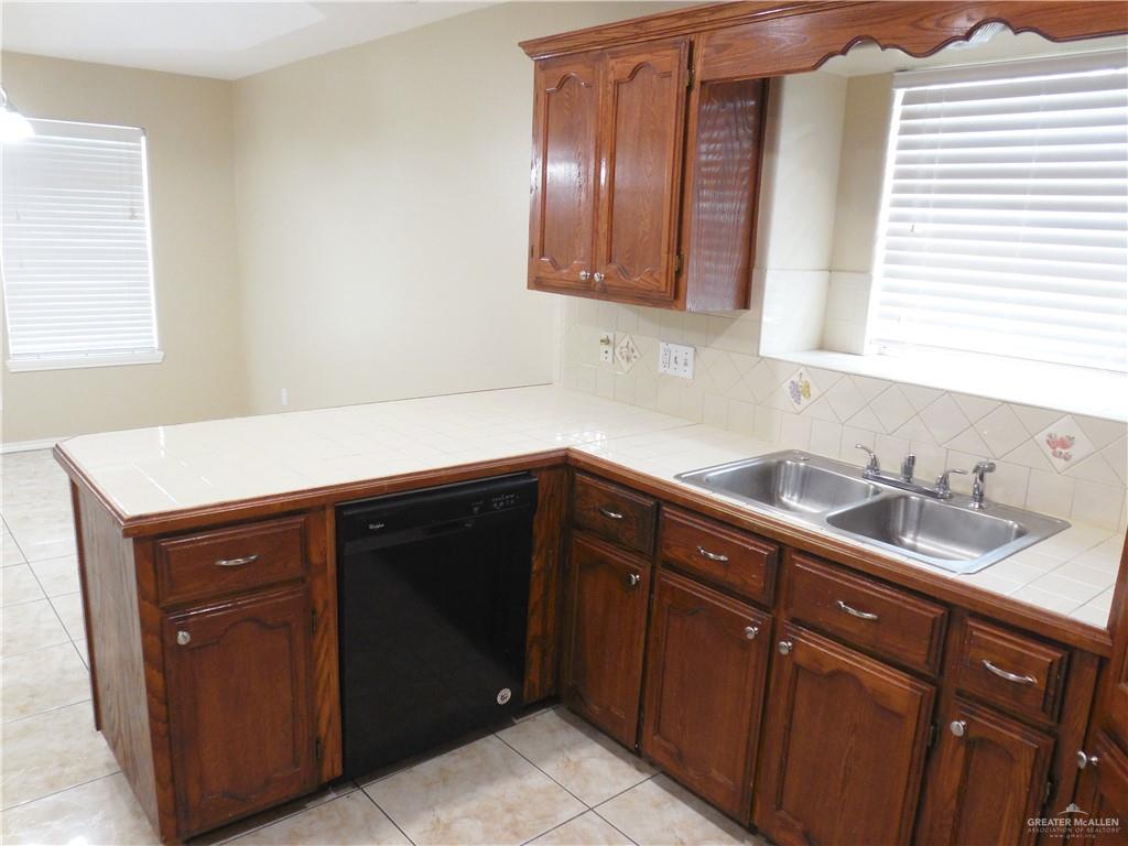 Edinburg, Texas 78541, United States, 3 Bedrooms Bedrooms, ,2 BathroomsBathrooms,Residential,Active,9243