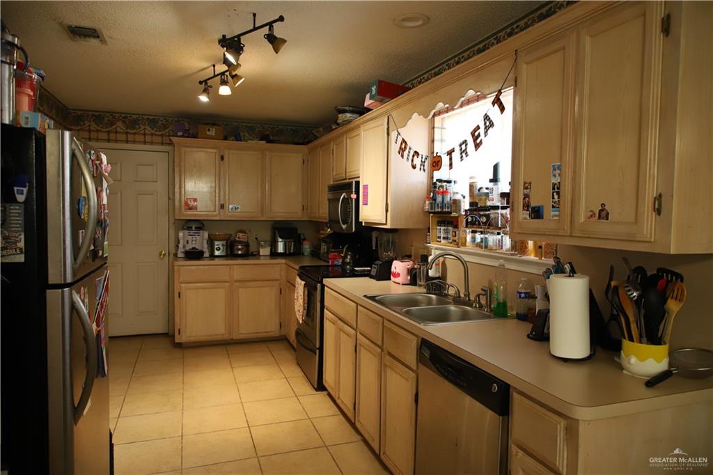 1811 Crown Pointe Boulevard, Mission, Texas image 4