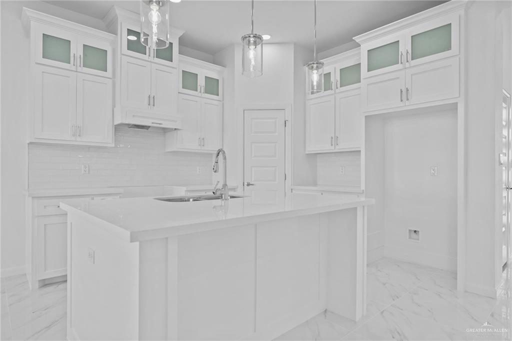 3704 S Apex Street, Edinburg, Texas image 4