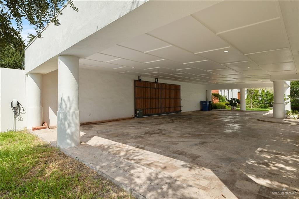 323 Nightingale Avenue