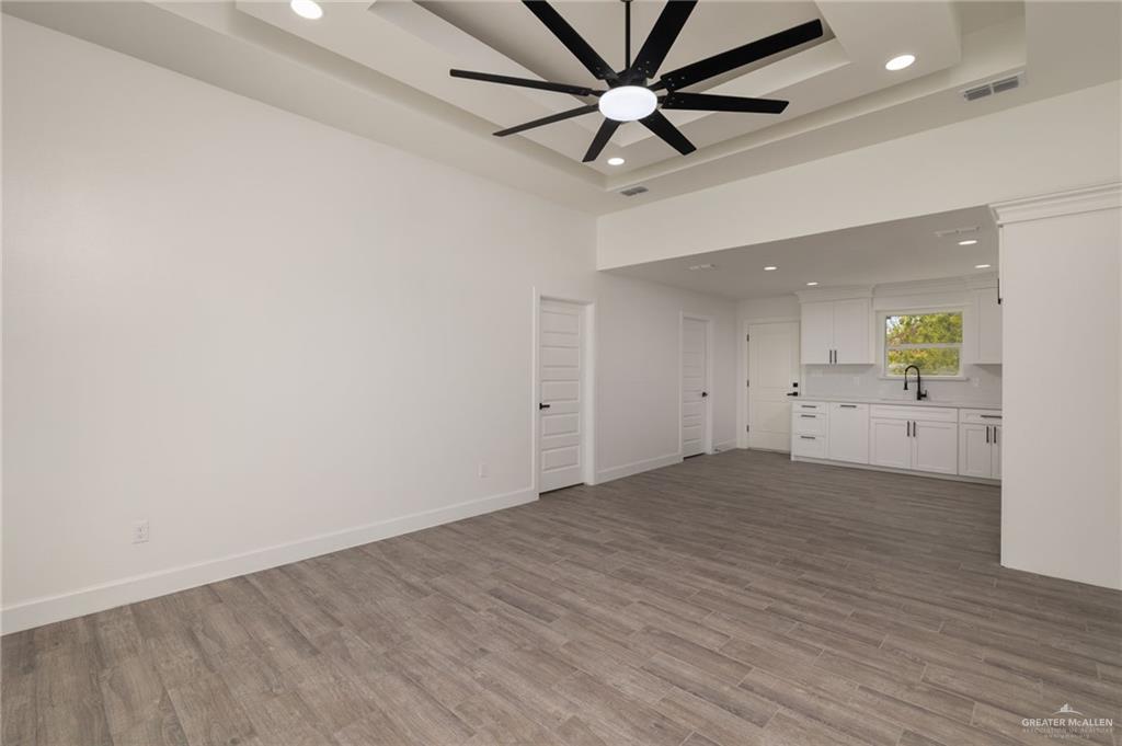 1005 W Dove Avenue